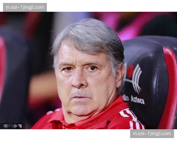 墨西哥利用主场海拔优势，马蒂诺设计快速定位球攻防转换